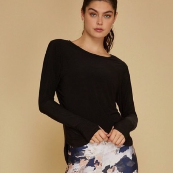 Onzie Tops - Onzie long sleeve shirt